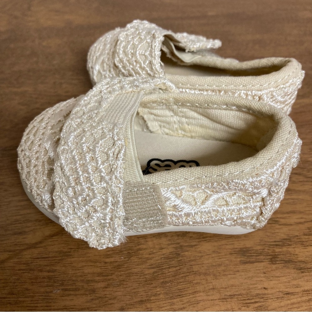 5/$15 Teeny Toes Cream Lace Baby Shoes 1 (BUNDLE ONLY) - Picture 5 of 6